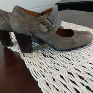 Women's gray heels